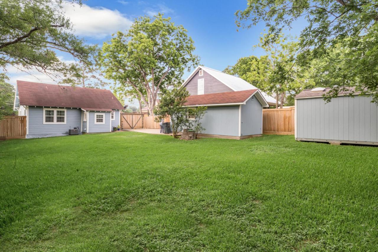 The Blue Diamond Retreat Villa Brenham Exterior photo